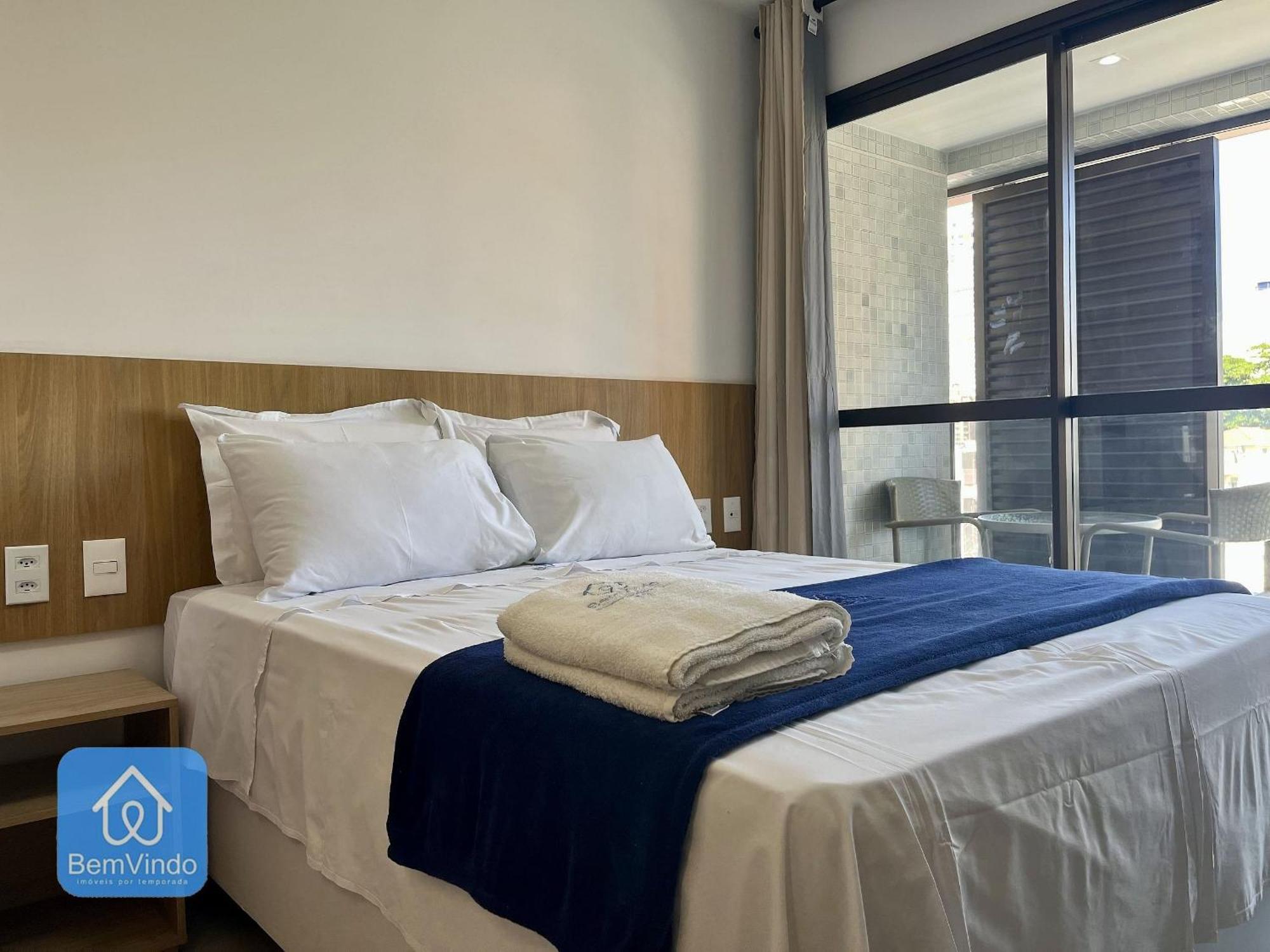 Completo E Confortavel Com Varanda Na Barra Salvador